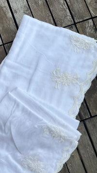 Dyeable White Embroidery Scallop Dupattas