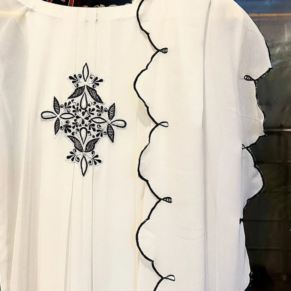 
                  
                    Offwhite Flowy Resham kurta set - The Story Kameez
                  
                